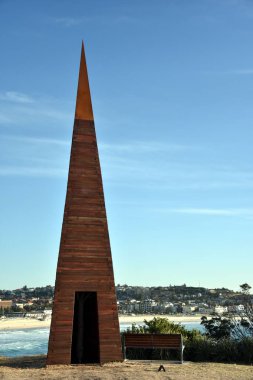 Sydney, Avustralya - 4 Kasım 2018. Penelope Forlano: kontrapuanta. Heykel deniz kenarında Coogee sahil yürüyüş için Bondi tarafından dünyanın en büyük ücretsiz kamusal alanlardaki eserlerinden sergiler.