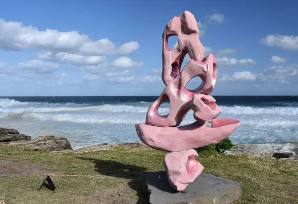 Escultura ao longo de Bondi para Coogee passeio costeiro — Fotografia de Stock