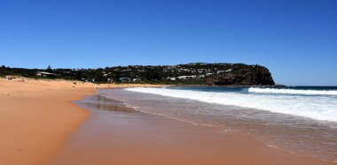 Güneşli bir günde Copacabana plaj rahatlatıcı insanlar