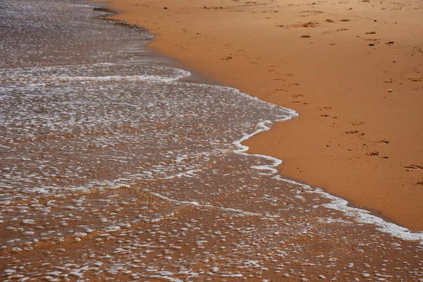 Golf en zand strand voor achtergrond — Stockfoto