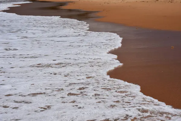 Golf en zand strand voor achtergrond — Stockfoto