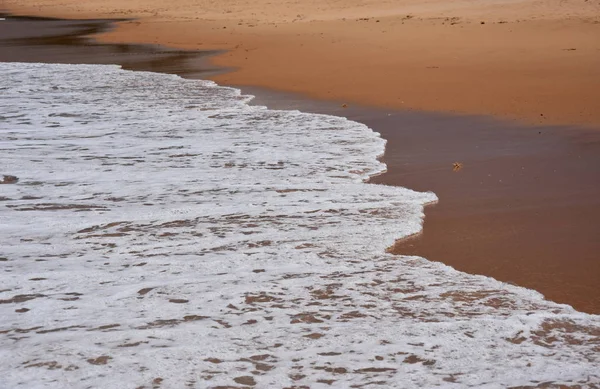 Golf en zand strand voor achtergrond — Stockfoto