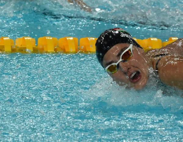 Hong Kong China 2016 Wettkampfschwimmerin Zsuzsanna Jakabos Hun Schwimmt Schmetterling — Stockfoto