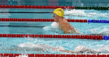 Hong Kong, Çin - 30 Ekim 2016. Soner Sebastian (Aut) yüzme kurbağalama erkekler kurbağalama 100m ön ısı içinde rekabetçi yüzücü. Fina Yüzme Dünya Kupası, Victoria Park Yüzme Havuzu