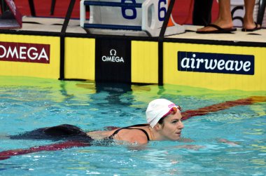 Hong Kong, Çin - 29 Ekim 2016. Avustralya olympian ve dünya şampiyon yüzücü şamandıra lane işaretleri üzerinde Emily Seebohm (Aus). Fina Yüzme Dünya Kupası, ön ısıtır, Victoria Park Yüzme Havuzu