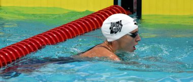 Hong Kong, Çin - 30 Ekim 2016. Rekabetçi yüzücü Katinka Hosszu (Hun) kadınlar sırtüstü 100m ön ısı sonra. Fina Yüzme Dünya Kupası, Victoria Park Yüzme Havuzu