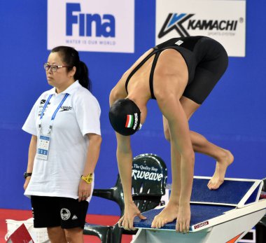 Hong Kong, Çin - 30 Ekim 2016. Rekabetçi yüzücü Zsuzsanna Jakabos (Hun) başında Kadınlar 200 m kelebek ön ısı. Fina Yüzme Dünya Kupası, Victoria Park Yüzme Havuzu