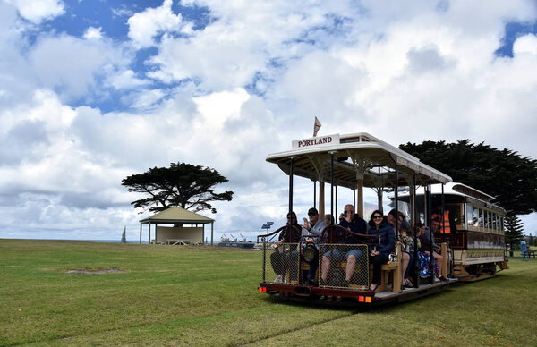 Кабельный трамвай Portland Vested Land
.