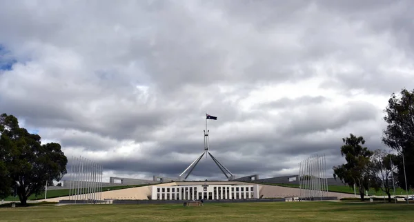 Australia's landmark Parliament House — Stock Photo, Image