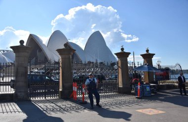 Opera House adlı polis invigilate 