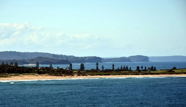 Dee Why beach och lång revet udde — Stockfoto