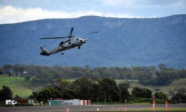 MH-60r Seahawk Romeo bir denizaltı avcı ve anti-yüzey Harp helikopter olduğunu