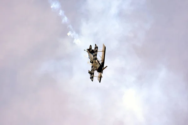 Paul Bennet aerobatic display i hans Wolf Pitts Pro — Stockfoto