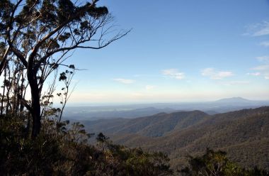 Panoramik dağ uyanık asılı üzerinden