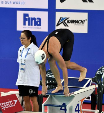 Rekabetçi yüzücü Katinka Hosszu