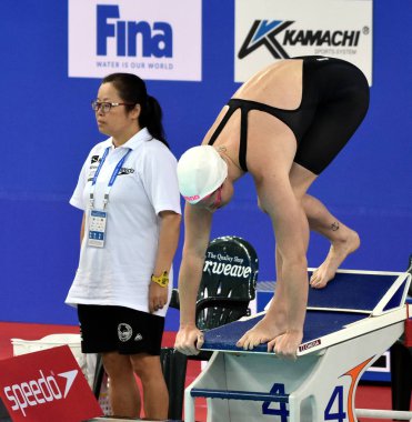Hong Kong Çin - 30 Ekim 2016: Olympian ve dünya şampiyon yüzücü Emily Seebohm (kadınlar 50 m ön ısı kelebek önce Aus). Fina Yüzme Dünya Kupası Victoria Park. 