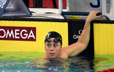 Hong Kong, Çin - 30 Ekim 2016: ABD'li yüzücü Hannis Molly (ABD) kadınlar kurbağalama 200m ön ısı sonra. Fina Yüzme Dünya Kupası, Victoria Park Yüzme Havuzu.