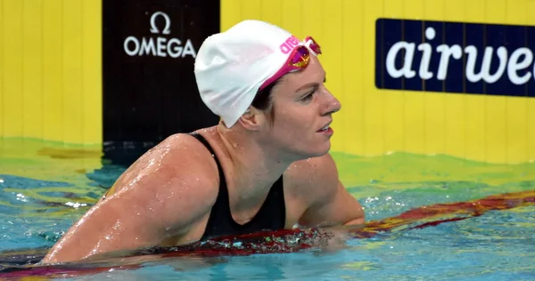 Şampiyon yüzücü Emily Seebohm  