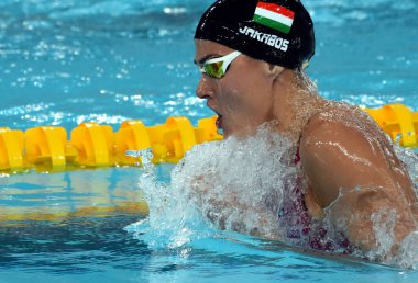 Olimpiya yüzücü Zsuzsanna Jakabos