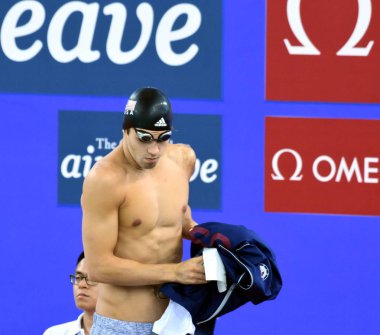 Rekabetçi yüzücü Andrew Michael 