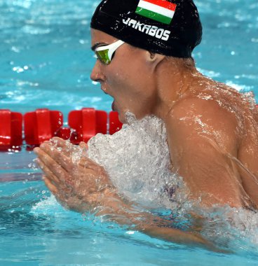 Olimpiya yüzücü Zsuzsanna Jakabos