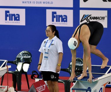 Rekabetçi yüzücü Katinka Hosszu