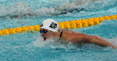 Olimpiya yüzücü Zsuzsanna Jakabos