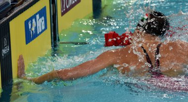 Olimpiya yüzücü Zsuzsanna Jakabos