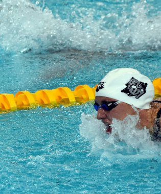 Olimpiya yüzücü Zsuzsanna Jakabos