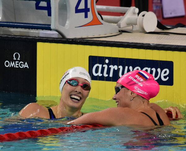 Пловцы ЛАРСОН Бриджа и Юлия ЕФИМОВА
