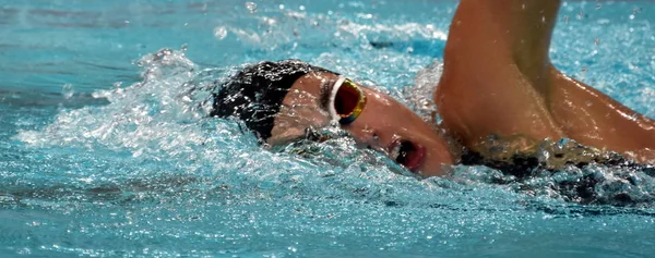 Leistungsschwimmerin zsuzsanna jakabos — Stockfoto