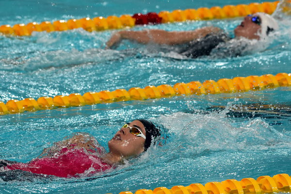 пловцы Жузсанна ЯКАБОС
