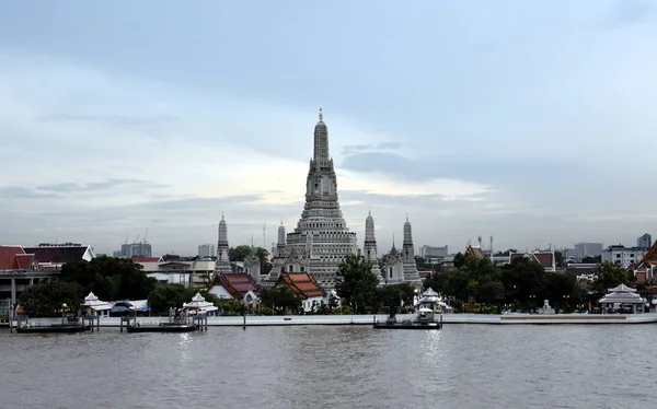 Wat Arun (Gryningstemplet) i Bangkok — Stockfoto