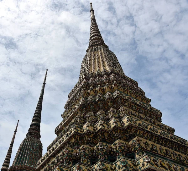 Klassisk thailändsk arkitektur i Wat Pho — Stockfoto