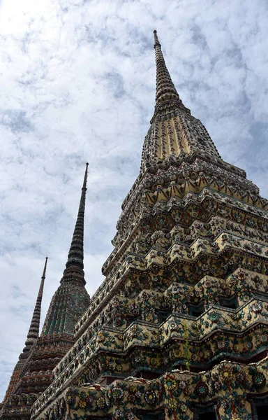 Klassisk thailändsk arkitektur i Wat Pho — Stockfoto