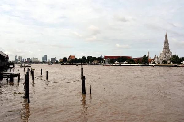 El río Chao Phraya es un río importante en Tailandia — Foto de Stock