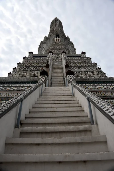 Trappa till Wat Arun pagoda — Stockfoto