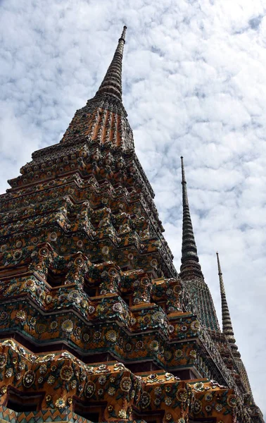 Klassisk thailändsk arkitektur i Wat Pho — Stockfoto