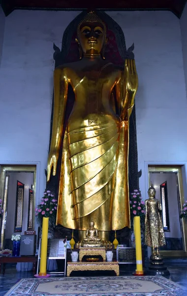 Golden Buddha statue in Wat Pho — Stock Photo, Image
