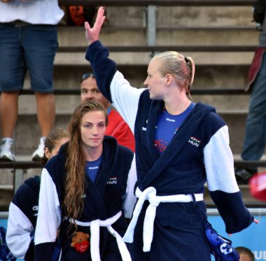 İnneke Dora ve Gurisatti Greta Macar waterpolo oyuncular  