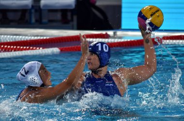 Bujka Barbara Suzuki Kotor ile savaşır