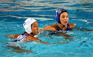 Illes Anna Sakanoue Chiaki ile savaşır