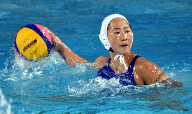 Suzuki Kotori ön eleme vuruyor