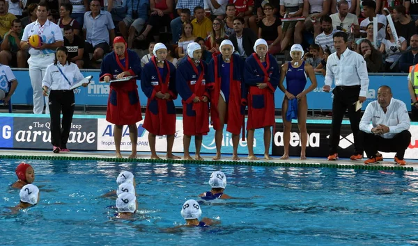 As mulheres japonesas waterpolo equipe no intervalo — Fotografia de Stock