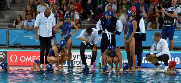 El equipo de waterpolo femenino húngaro en el descanso — Foto de Stock