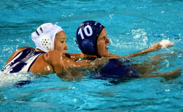 Bujka Barbara Tokumoto Marina ile savaşır