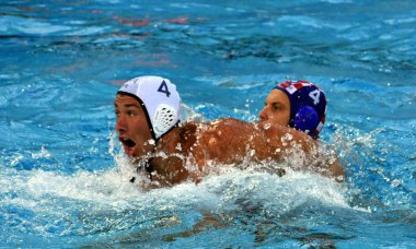 Loncar Luka Obert Alex ile savaşır