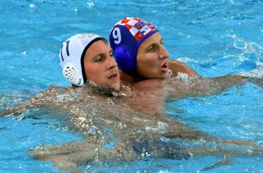 Sukno Roelse Alex karşı oynarken Sandro