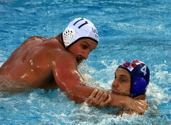 Loncar Luka Roelse Alex ile savaşır