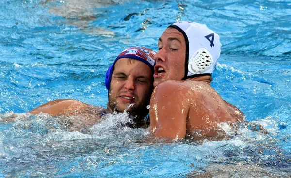 Loncar Luka Obert Alex ile savaşır